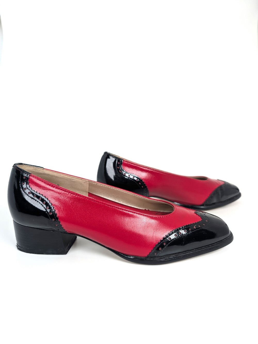 Vintage California Magdesians Red Black Wingtip Low Heel Pin Up Pumps Size 6